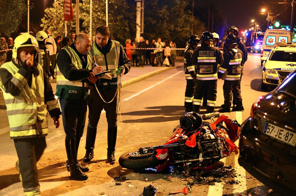 Acidente na EN109 em Arcozelo causa um morto