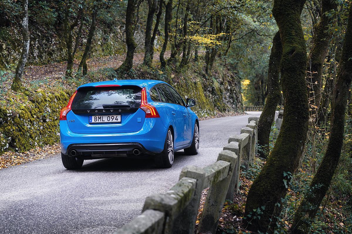 Polestar exterior static bright shots
