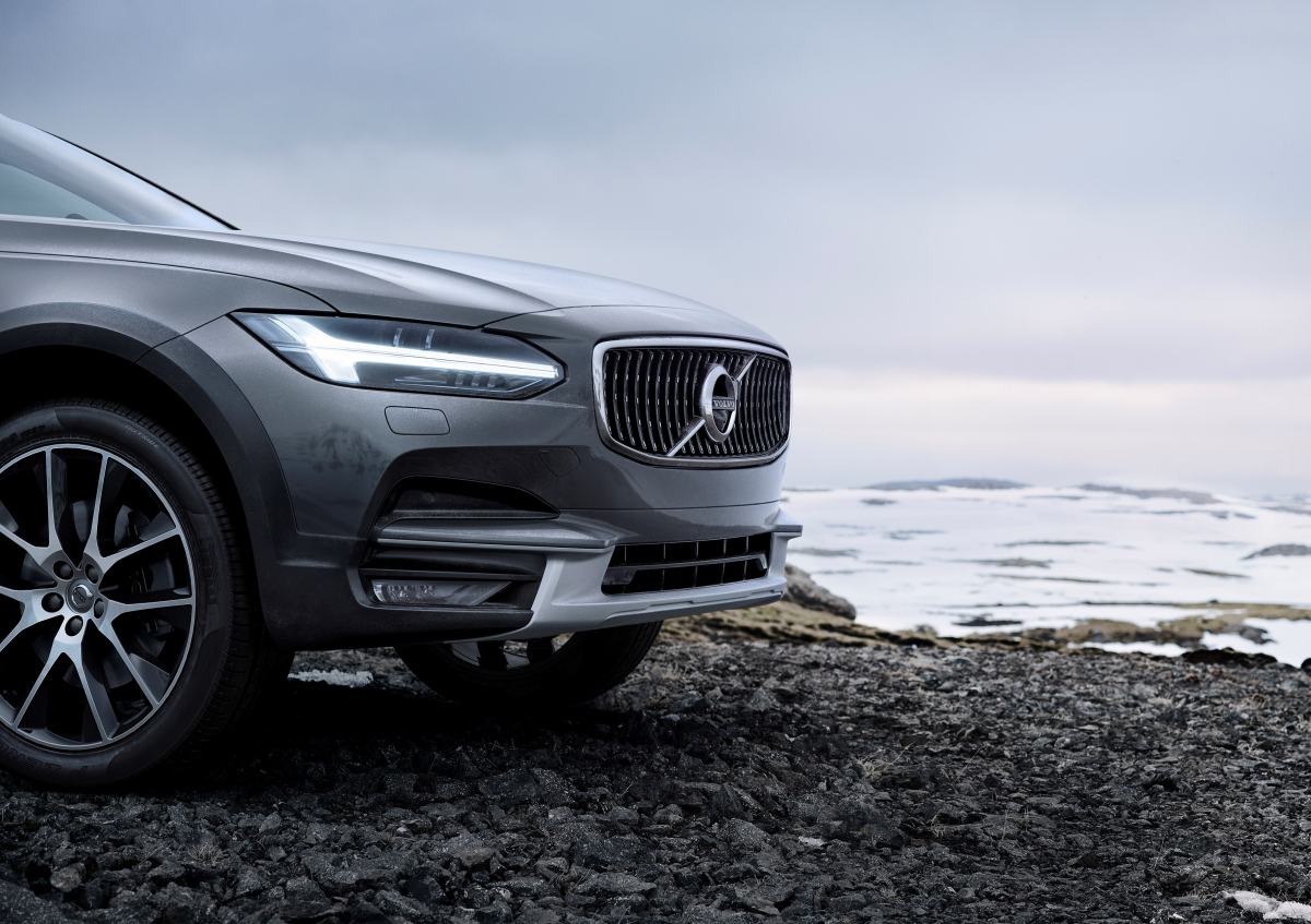 New Volvo V90 Cross Country detail