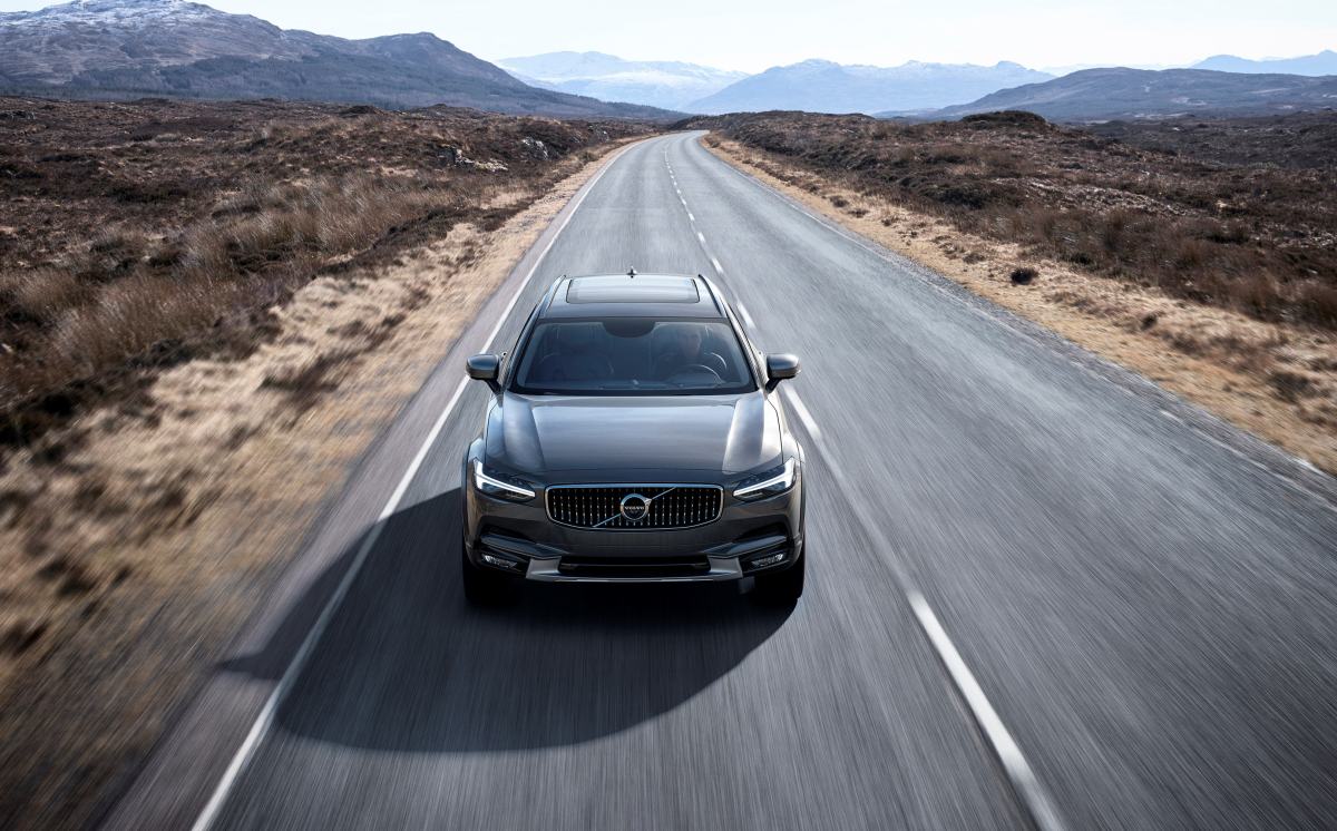 New Volvo V90 Cross Country Driving