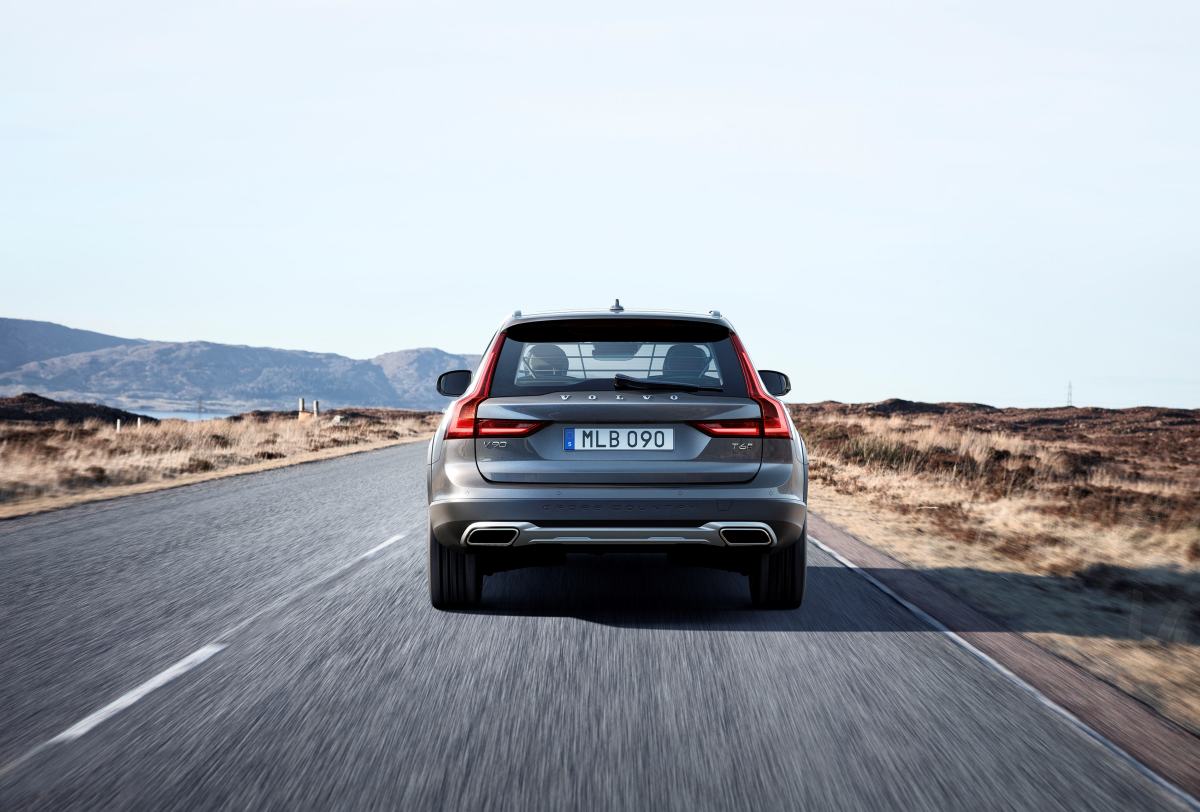 New Volvo V90 Cross Country Driving