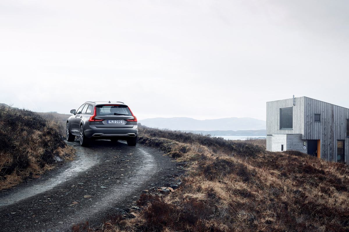 New Volvo V90 Cross Country Driving