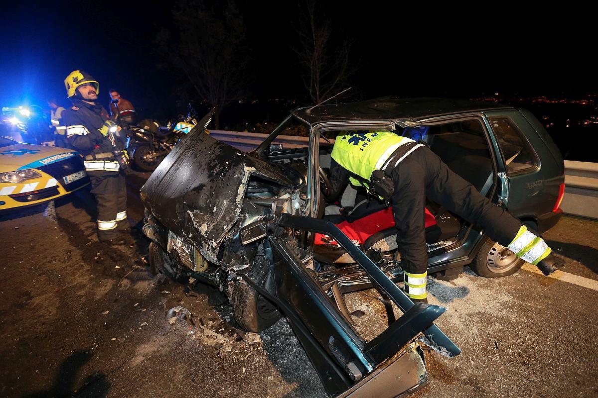 Santa Lucrécia de Algeriz: Acidente automóvel provoca ferido grave