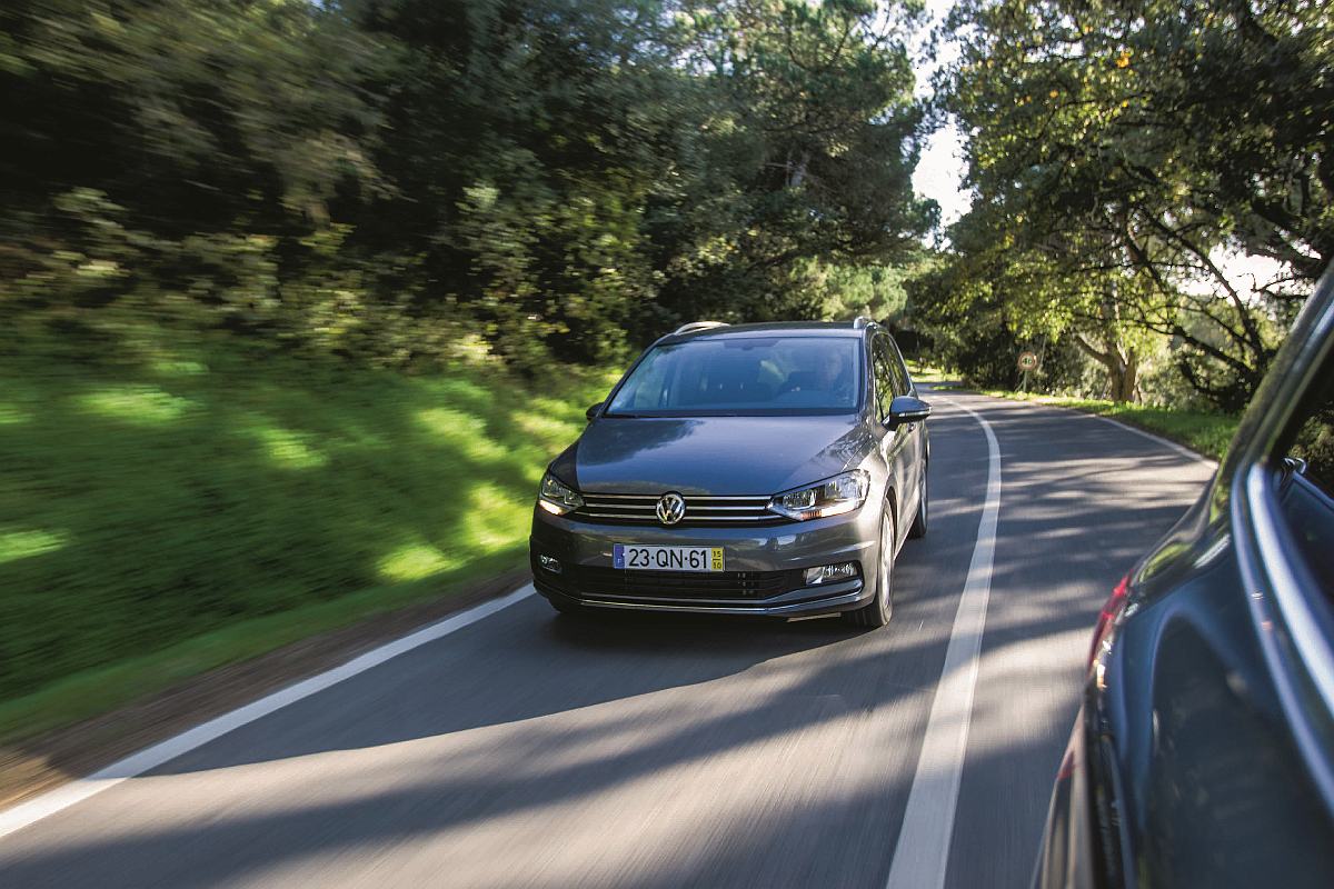 bmw-gran-tourer_vw-touran-turbo-10