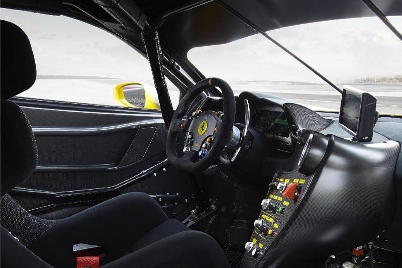 ferrari_488_challenge_interno_2