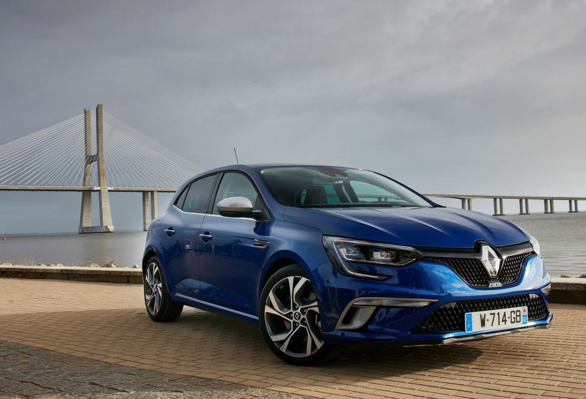 renault-megane-2016-1280-04