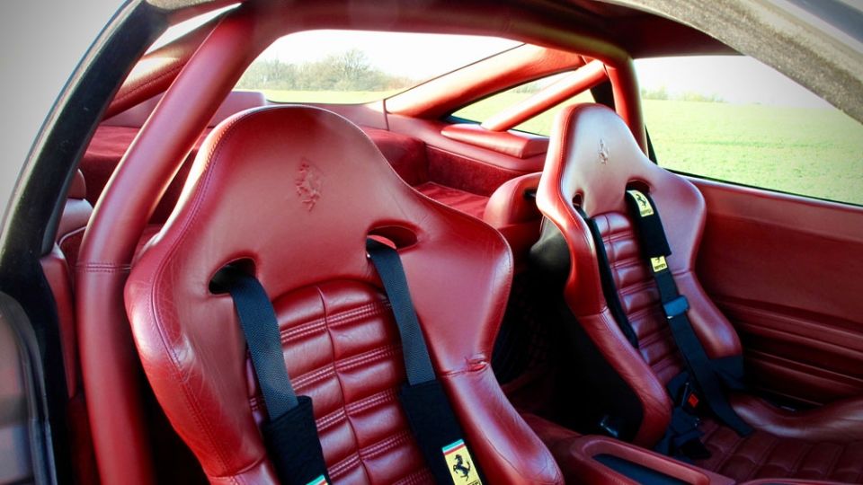 2000-ferrari-550-maranello-world-speed-record-interior-2-hr-960×600