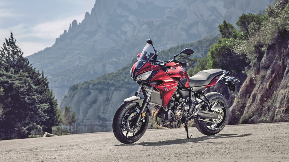 2016-yamaha-mt07tr-eu-radical-red-static-006
