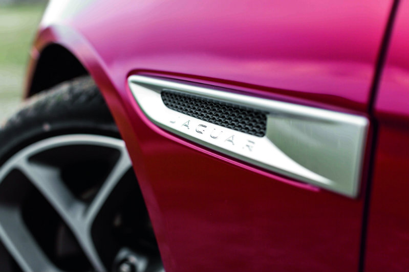 5jaguar_xe-152-copy