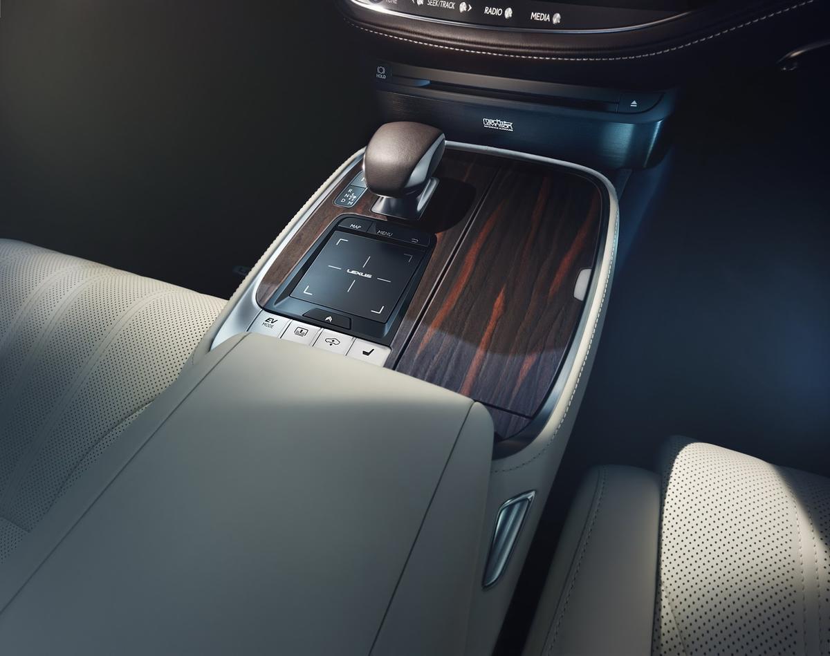 lexus-ls-12