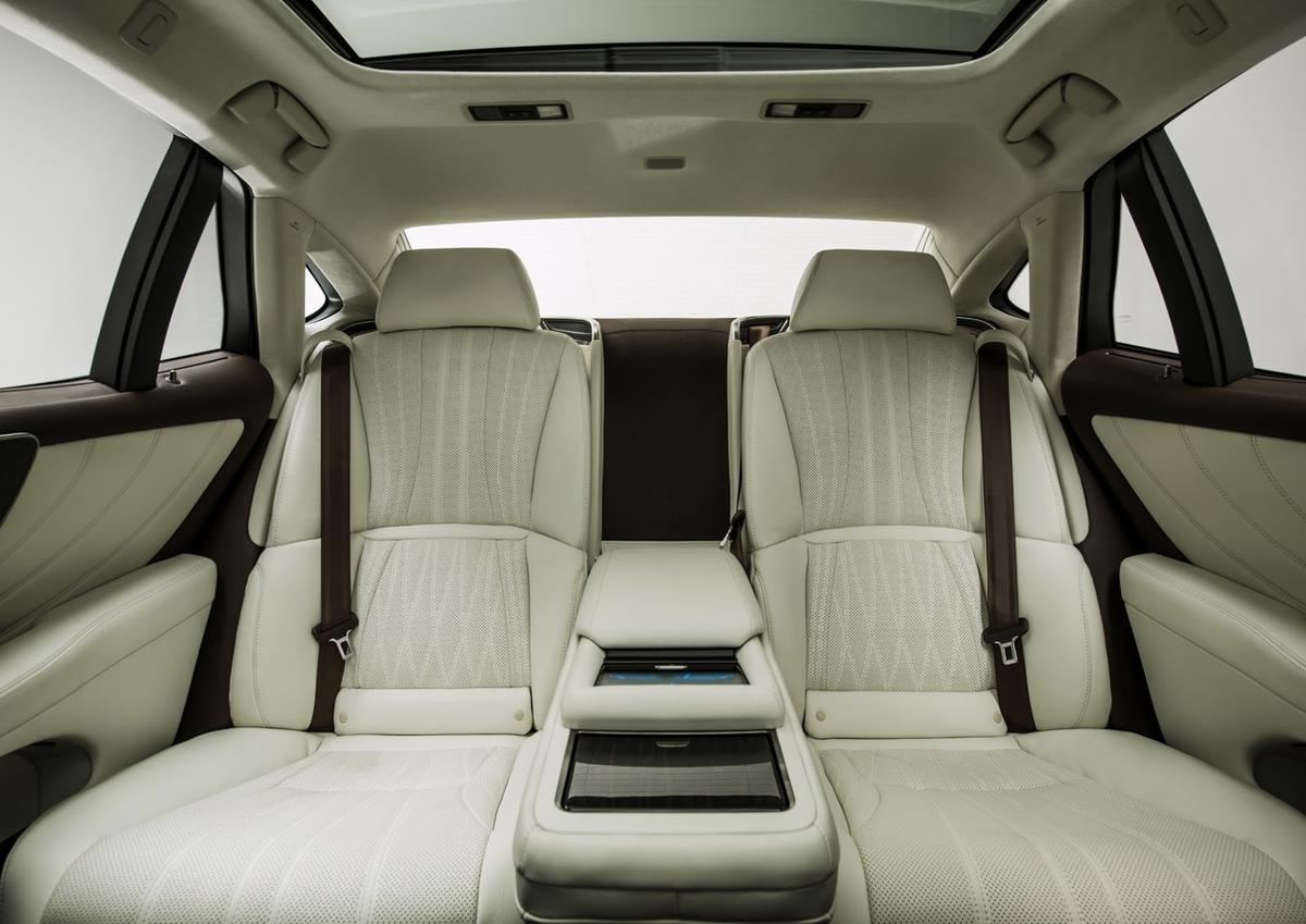 lexus-ls-22