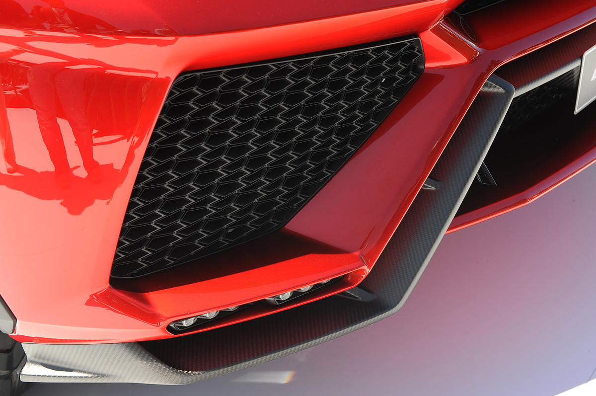 08-lamborghini-urus-concept-monterey