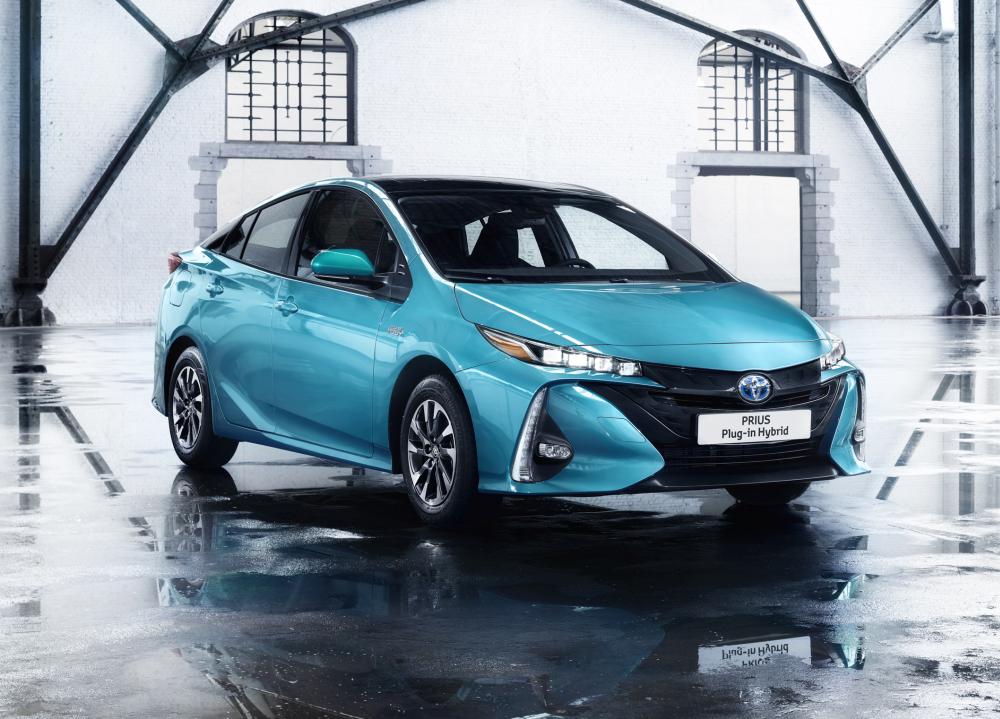 2017-prius-plug-in-hybrid-ext-07