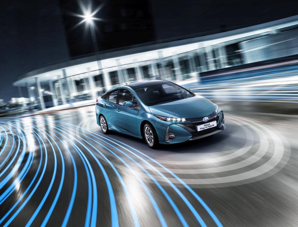 2017-prius-plug-in-hybrid-ext-17