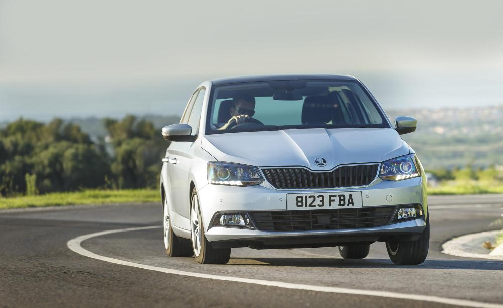 78197sko_fabia_uk_cornering