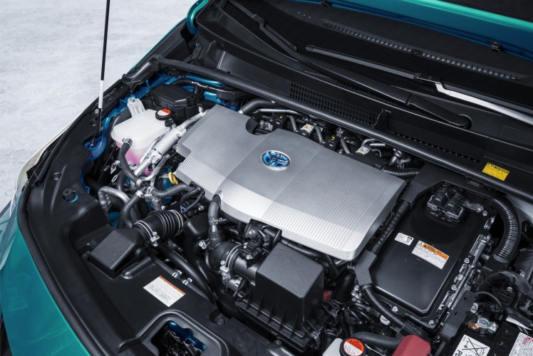 800_2017-prius-plug-in-hybrid-det-11