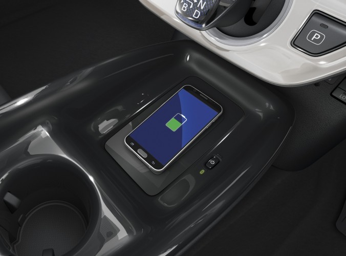 800_2017-prius-plug-in-hybrid-det-27