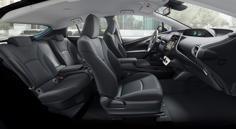 800_2017-prius-plug-in-hybrid-int-06
