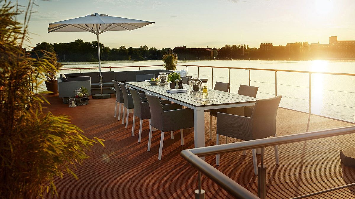 revhouse_sonnendeck_web_2_19-9