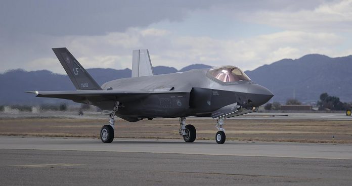 f-35A-U.S.-Air-Force-photo_Airman-1st-Class-Ridge-Shan-696x368.jpg