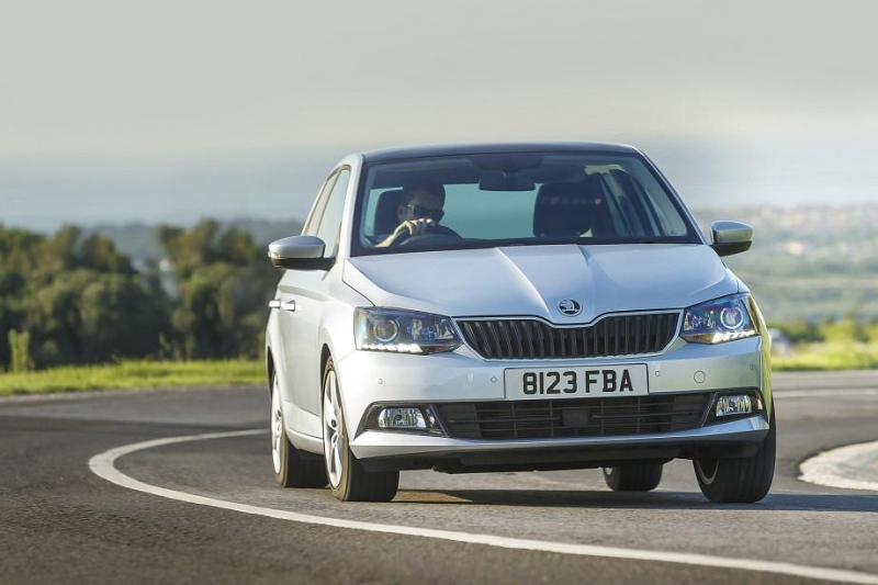 78197sko_fabia_uk_cornering