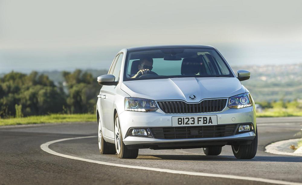 78197sko_fabia_uk_cornering