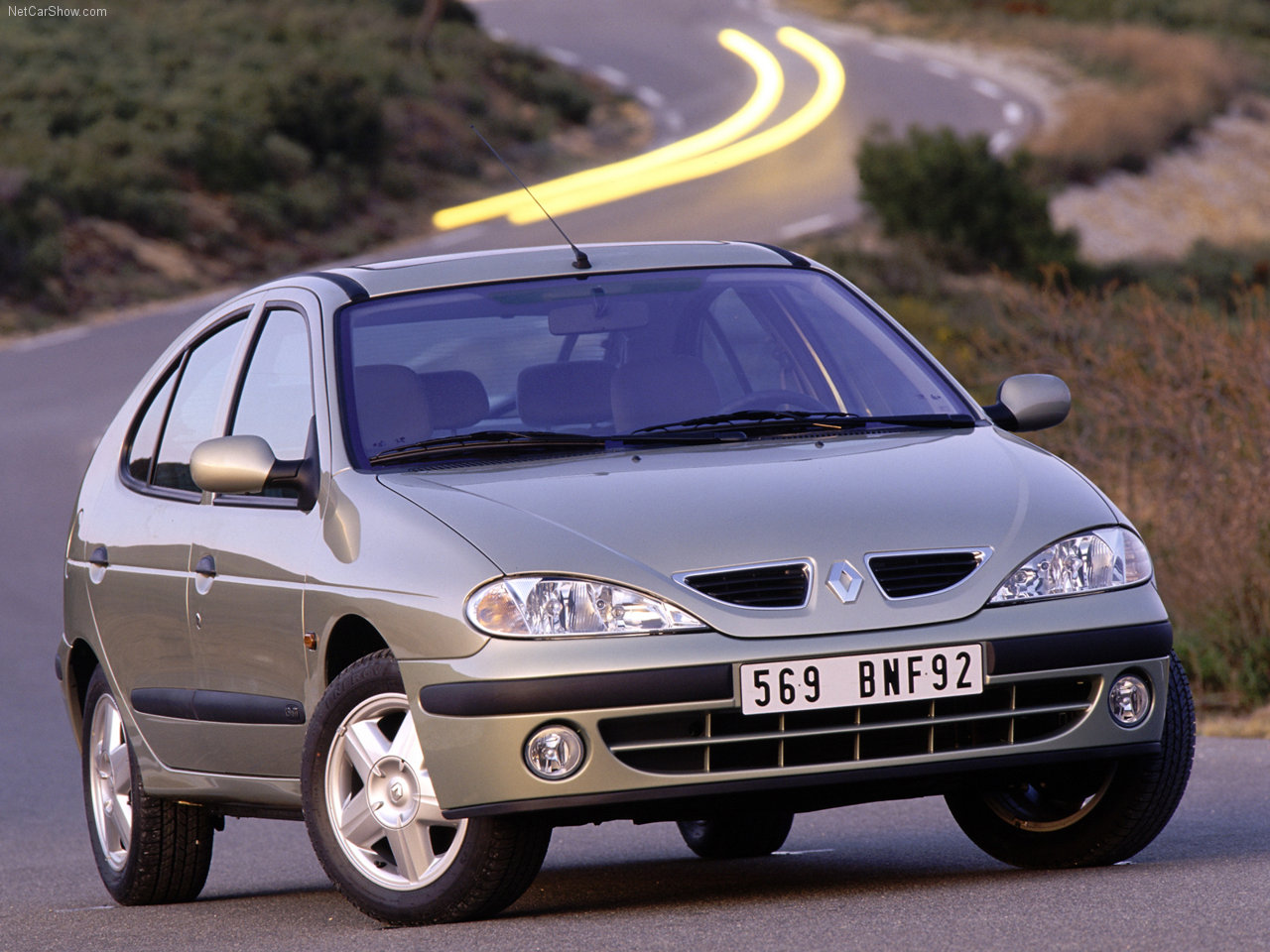 renault-megane_hatchback-1999-1280-01