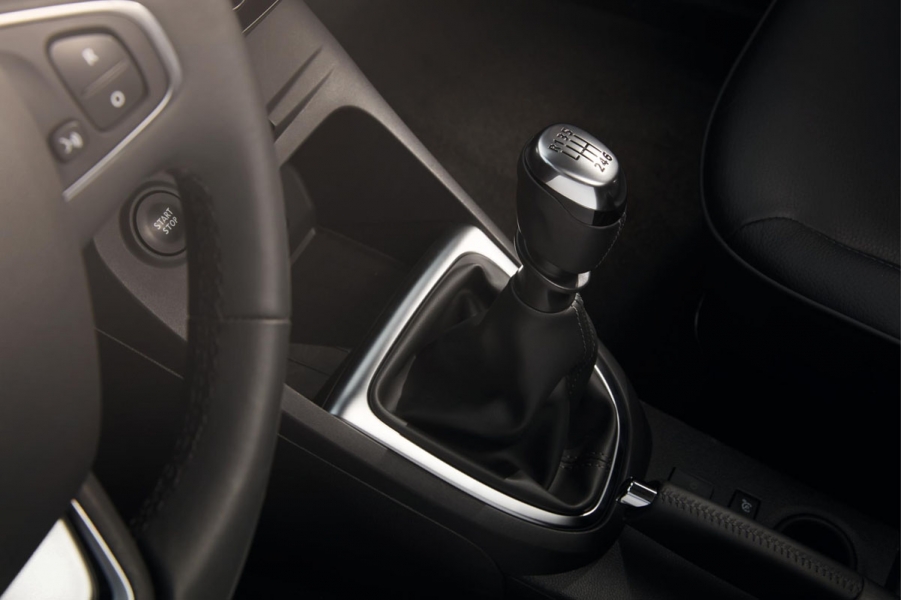 renault-new-captur-geneva-debut-070317-11-960×600
