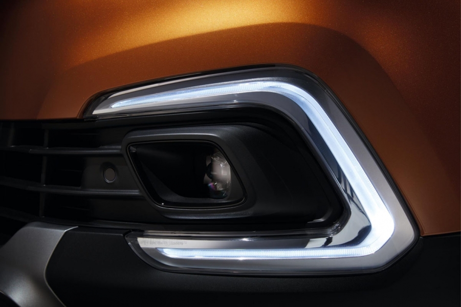 renault-new-captur-geneva-debut-070317-16-960×600