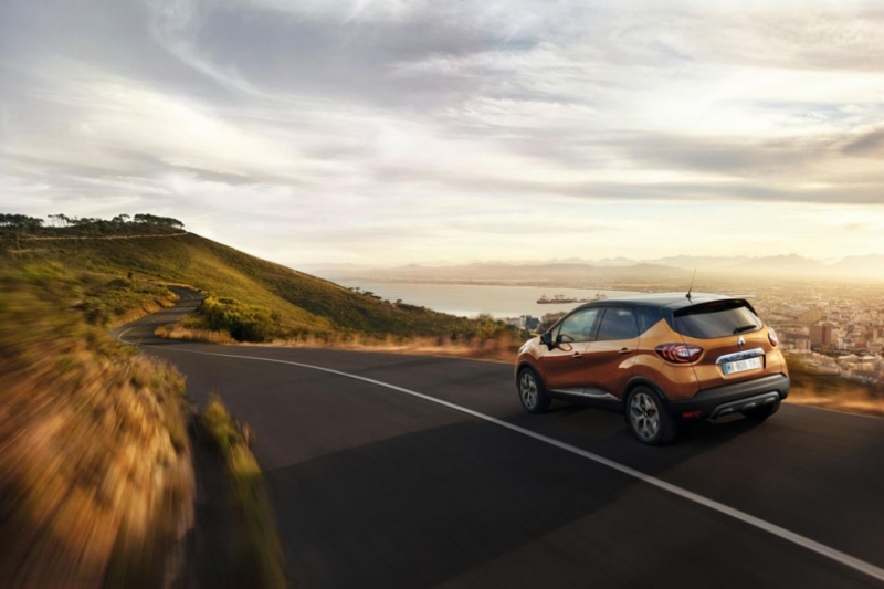 renault-new-captur-geneva-debut-070317-2-960×600