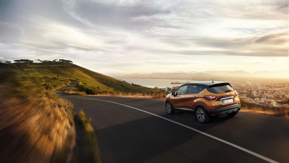 renault-new-captur-geneva-debut-070317-2-960×600