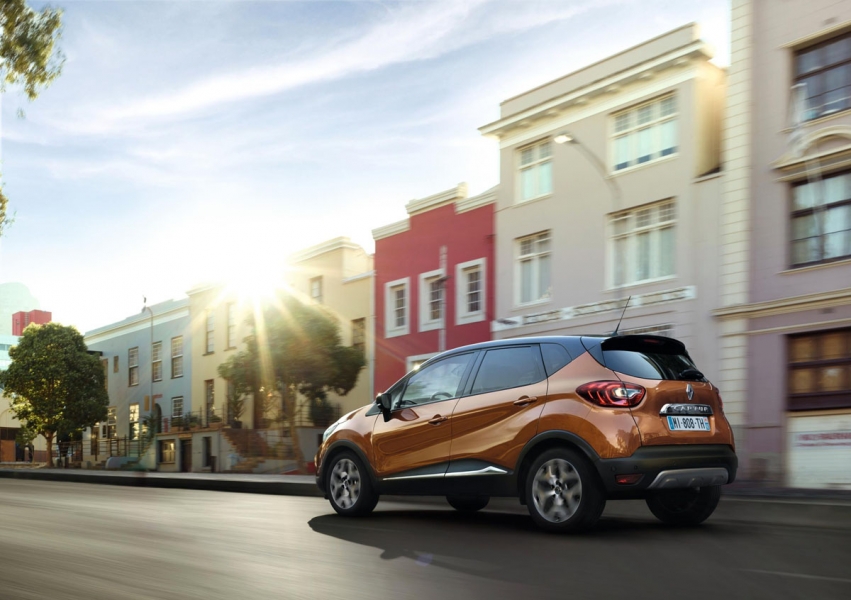 renault-new-captur-geneva-debut-070317-9-960×600