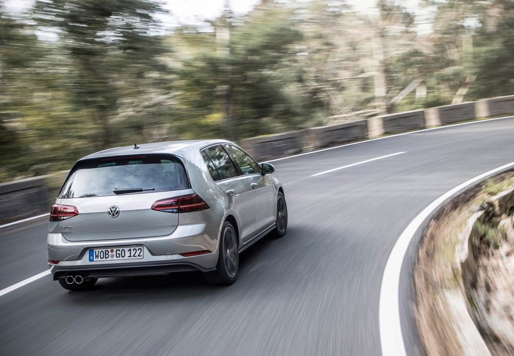 volkswagen-golf_gtd-2017-1280-17