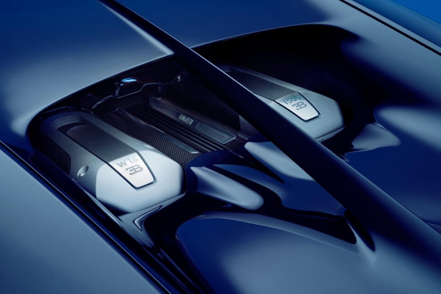 09_chiron_engine-bay_web-960×600