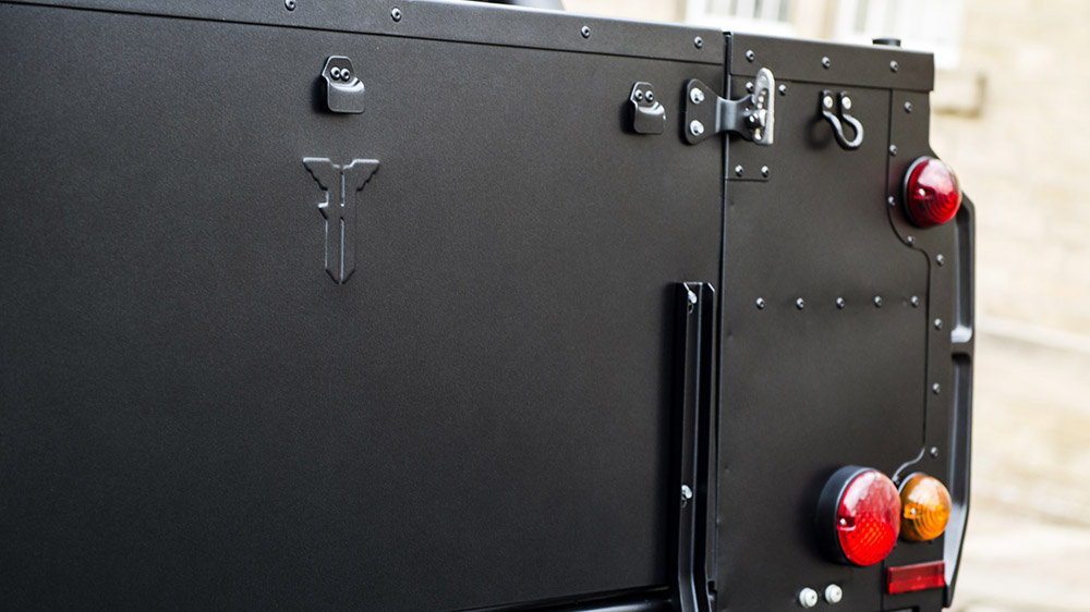 Kahn Design Flying Huntsman 6×6