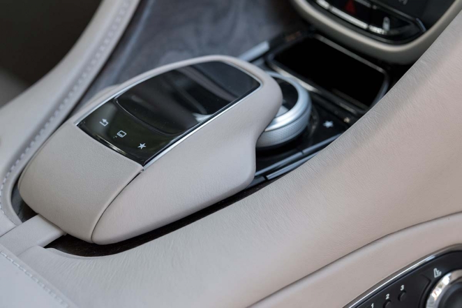 DB11-Lightning-Silver-116_1-960×600