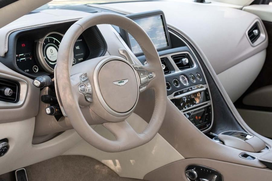 DB11-Lightning-Silver-118_1-960×600