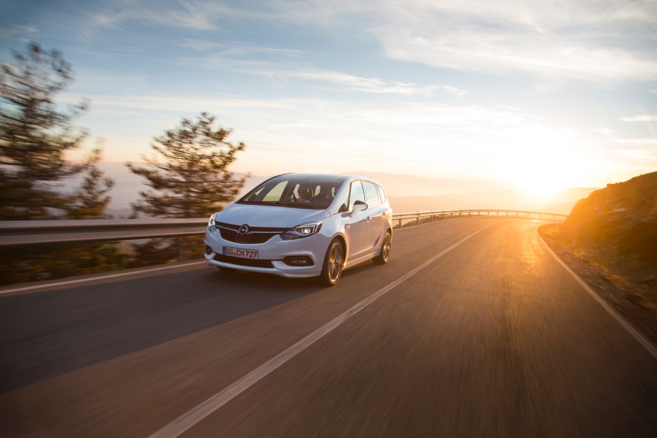 Opel-Zafira-300730