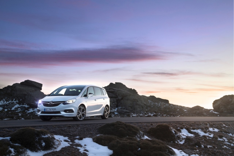 Opel-Zafira-300732
