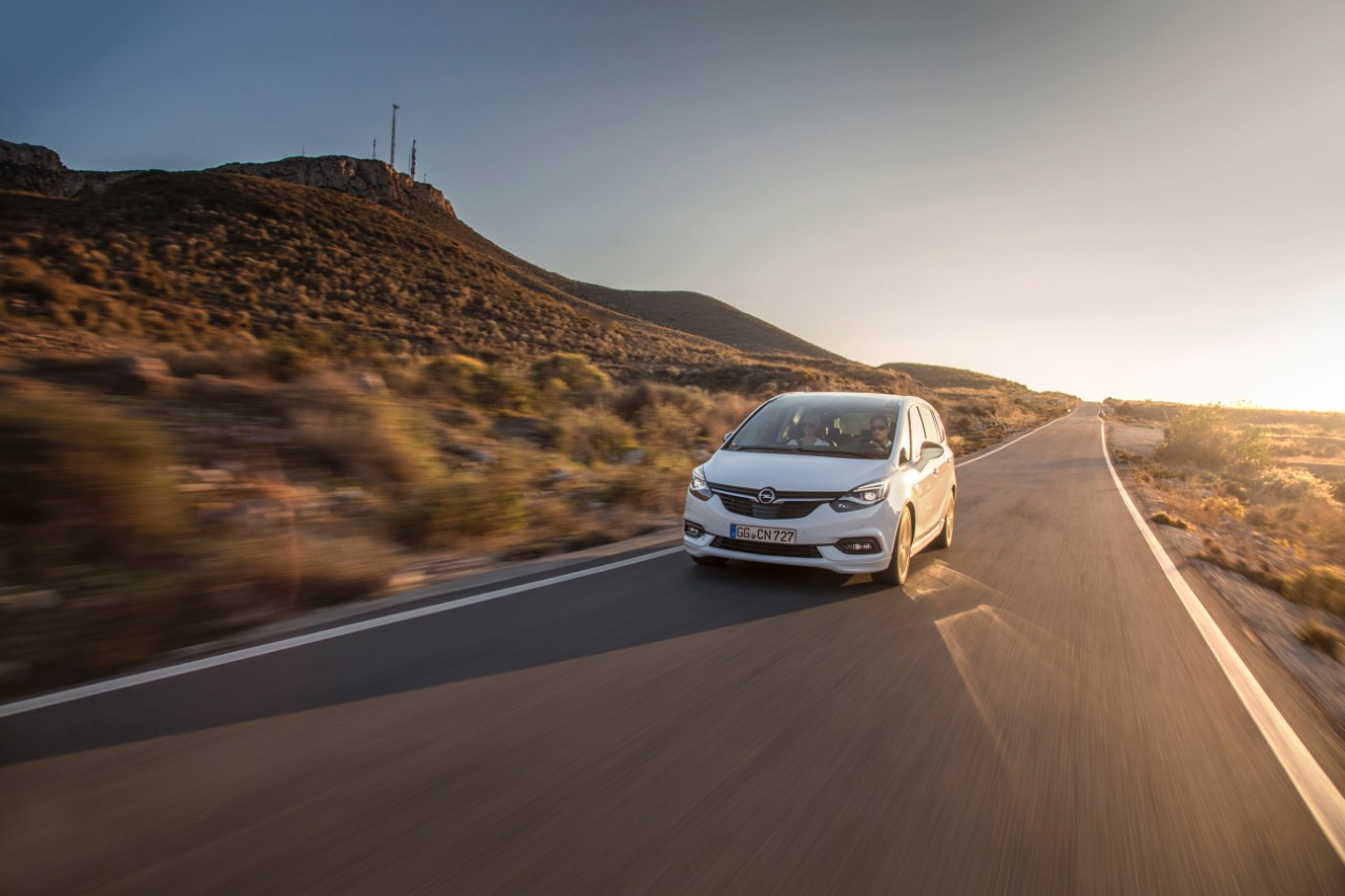 Opel-Zafira-300735