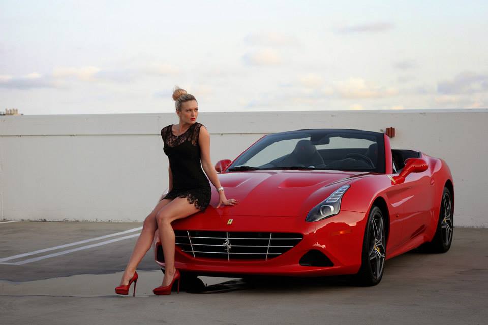 ferrari-california-t-and-sexy-blonde-create-modern-pinup-art-live-photos_1