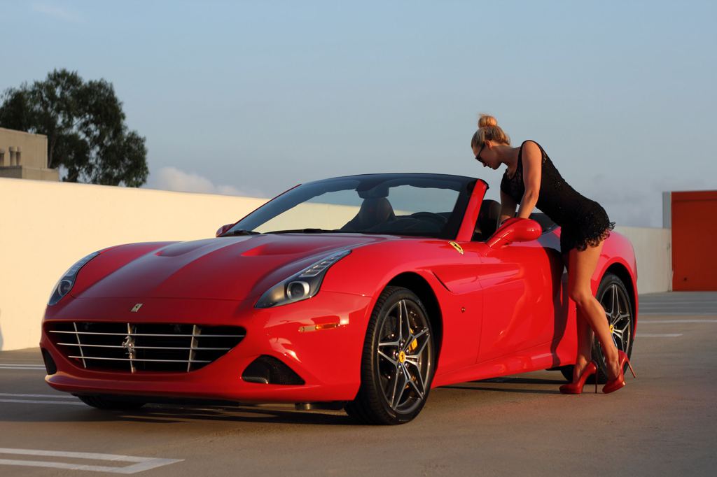 ferrari-california-t-and-sexy-blonde-create-modern-pinup-art-live-photos_10