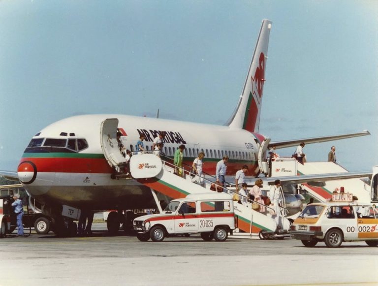 b737-768×581