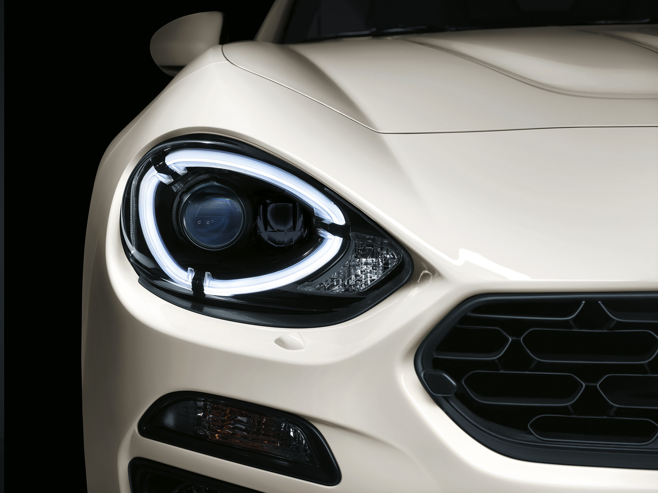 160301_Fiat_124_Spider_12_Easy-Resize.com