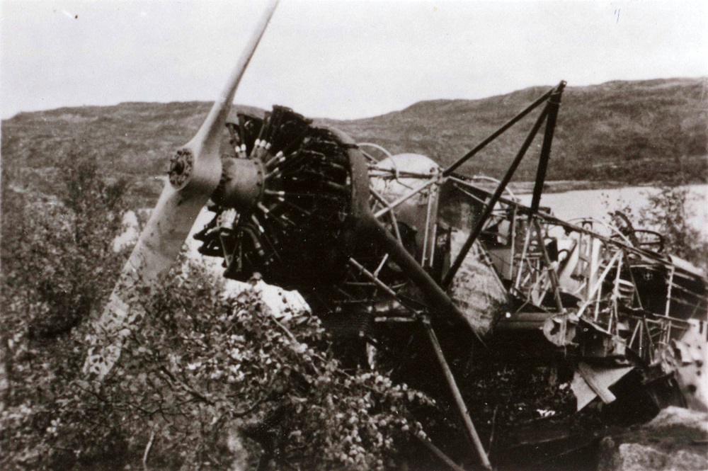 Abandoned_RNoAF_Fokker_C.V-E_after_fighting_in_Narvik