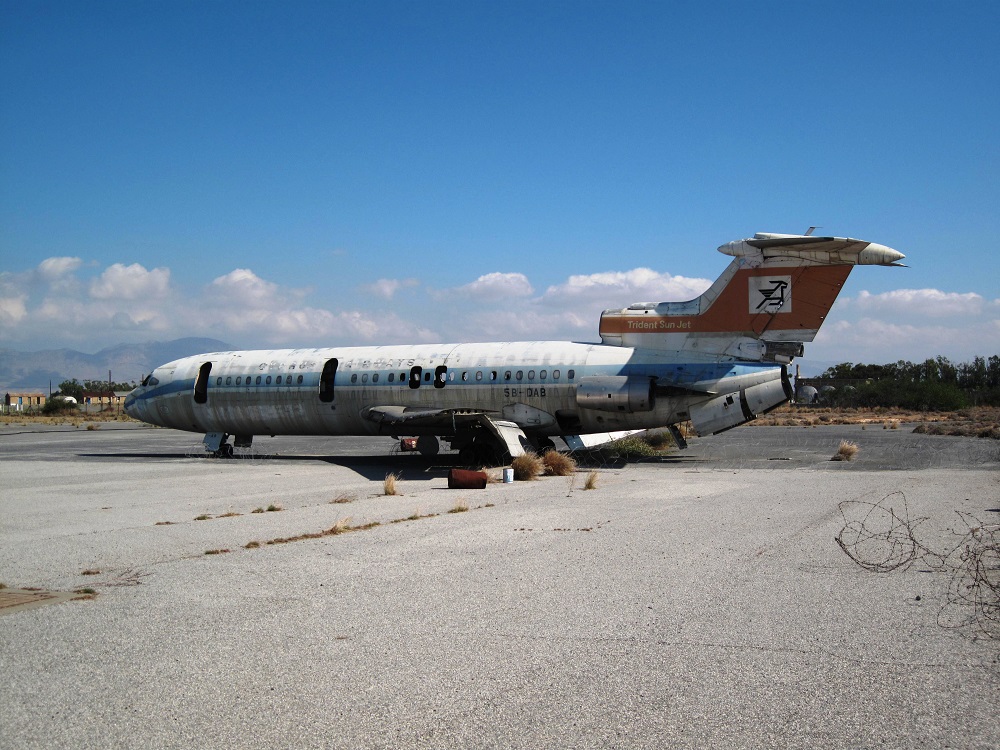 Cyprus_-_Nicosia_airport_plane