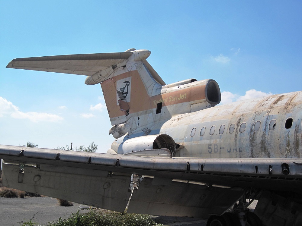 Cyprus_-_Nicosia_airport_wing