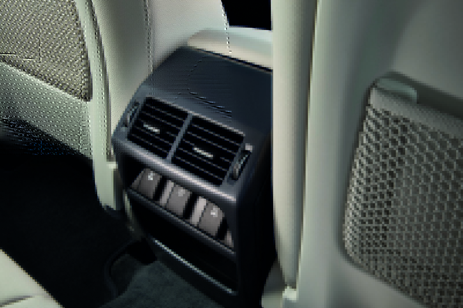 Jaguar E-Pace (39)