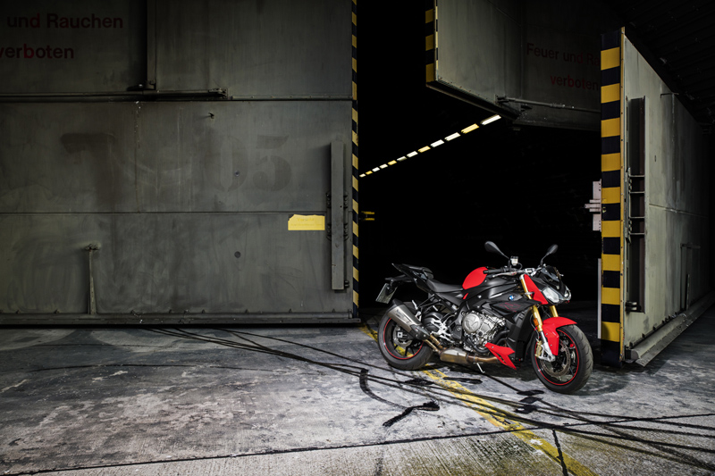 P90234086_highRes_bmw-s-1000-r-10-2016