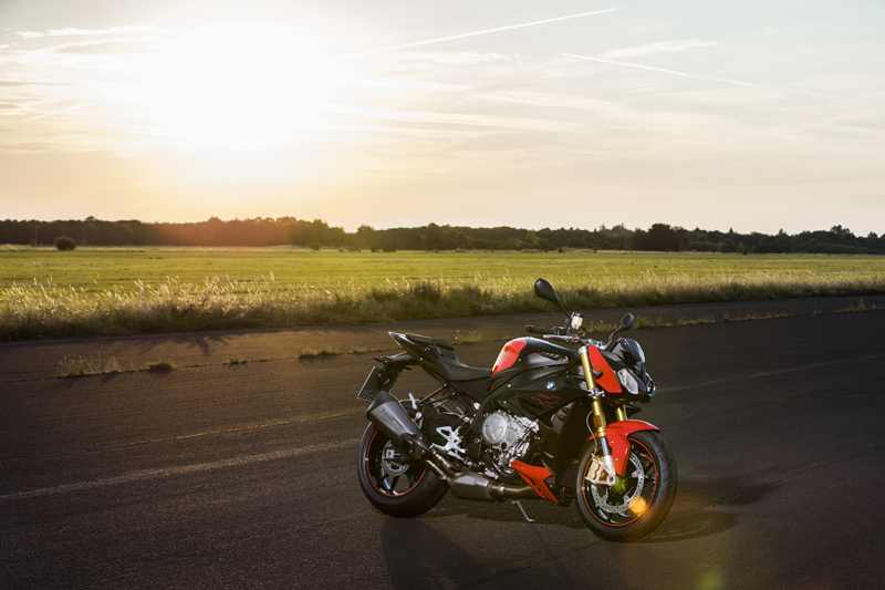 P90234090_highRes_bmw-s-1000-r-10-2016